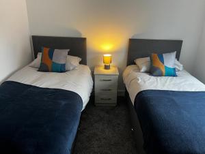 2 Bed Flat - Sleeps 8 - Pets - Garden - Parking