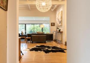 Stunning 6 Bedroom with Swimming Pool & Sauna!