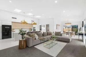 5-bed Luxury Living at it's finest that sleeps 10 - Halswell