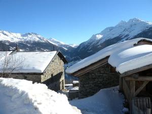 Appartement dans chalet proche de la station de ski La Rosière San Bernardo