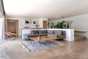 Four Bedroom Villa with Infinity Pool room in Andronis Arcadia Hotel