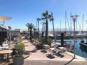 Chez Ginou Vue imprenable sur le canal et la mer