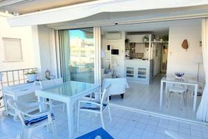 Appartements Chez Ginou Vue imprenable sur le canal et la mer : photos des chambres