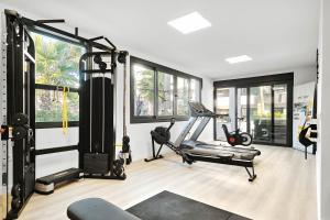 Sunrise new apartment with pool