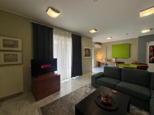 Green Apartment near Marousi Hospitals & OAKA, by PromosHomes