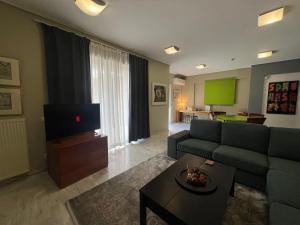 Green Apartment near Marousi Hospitals & OAKA, by PromosHomes