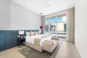 Spacious 1-Bedroom Apartment In Bay Square