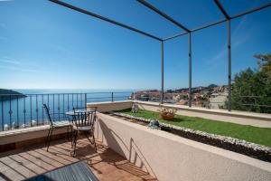 One-Bedroom Apartment with Sea View and Terrace room in Villa Ragusa