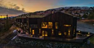 Trilodge - Unique cabin with high standard, views, ski in & out, attractive location - Stordal