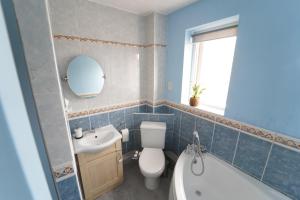 Double Bedroom near Bath with Private Toilet! Shared Shower and Kitchen