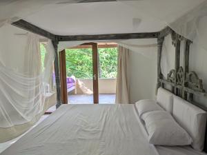 Bahari Mbili, comfortable apartments within walking distance to the beach