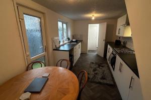 Patrick Street 4bed House - Contractors Welcome - Free Parking