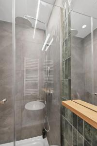 Limehome Piraeus Olive