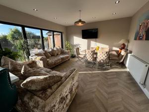 Large 4bed Bungalow - Contractors - Ample Parking