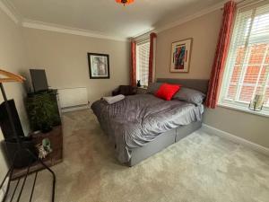 Large 4bed Bungalow - Contractors - Ample Parking