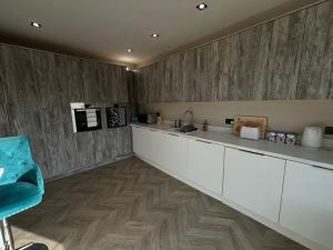 Large 4bed Bungalow - Contractors - Ample Parking