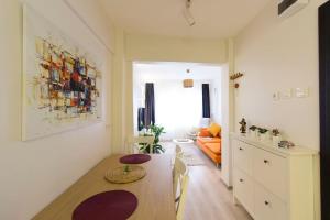 Fully Renovated 2BR Flat in Prime Location at Moda