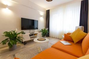 Fully Renovated 2BR Flat in Prime Location at Moda