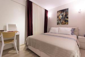 Fully Renovated 2BR Flat in Prime Location at Moda