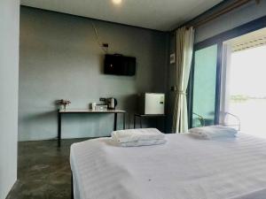 OYO 75530 By the dam cafe and farmstay