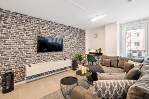 LIVINGLike-Apartment - Central & Spacious with Balkony & Garage, Coffee - 103m2