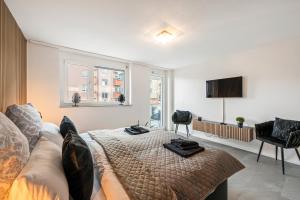 LIVINGLike-Apartment - Central & Spacious with Balkony & Garage, Coffee - 103m2