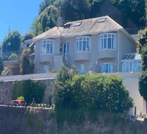 4 Bed-Sleeps 8-Sea View-Pets-Parking