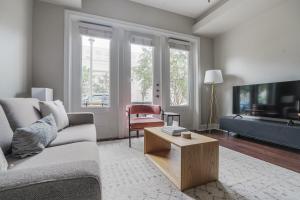 Blueground Domain gym pool wd nr shops ATX-285