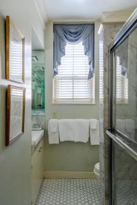 Queen Room room in Francis Malbone House