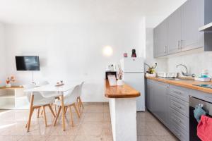 Home2Book Vibrant Las Américas Apt, Pool Retreat