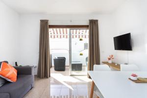 Home2Book Vibrant Las Américas Apt, Pool Retreat