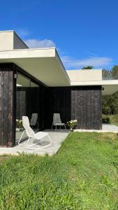 Sejours chez l'habitant Chambre privee dans maison d-architecte face foret : photos des chambres