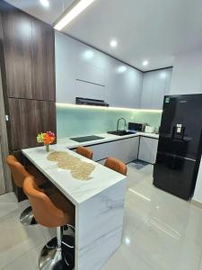 T- Plus Apartment - Căn hộ 2 PN view hồ bơi