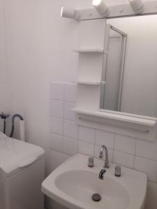 Appartements F2 et JARDINET FACE ET ACCES DIRECT MER : Appartement 1 Chambre