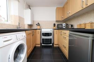 Delightful Home Great Location In Gloucester Quedgeley By STAE-Homes