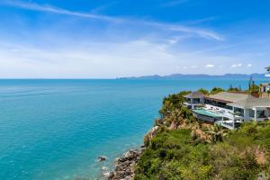 Villa Agara-5 Bedroom Cliffside Ocean Front Villa