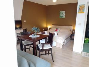 Студио в близост до църквата и центъра на града