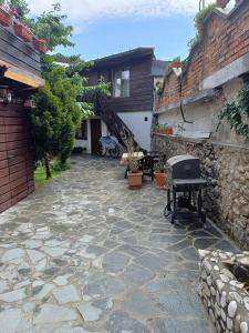 Студио в близост до църквата и центъра на града