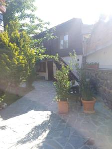 Студио в близост до църквата и центъра на града