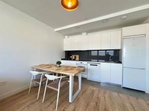 Skyline VII Pool & Coworking by ELE Apartments