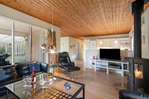 Well-Equipped Holiday Home On A Natural Plot In Peaceful Surroundings At Øer Strand Just 200 M From Sand Dunes And Family-Friendly Beach