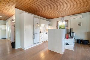 Well-Equipped Holiday Home On A Natural Plot In Peaceful Surroundings At Øer Strand Just 200 M From Sand Dunes And Family-Friendly Beach