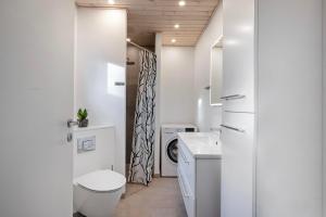 Well-Equipped Holiday Home On A Natural Plot In Peaceful Surroundings At Øer Strand Just 200 M From Sand Dunes And Family-Friendly Beach