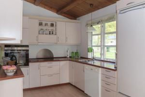 Awesome Home In Ebeltoft With 3 Bedrooms And Wifi