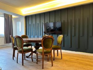 City Life, Forest Vibes