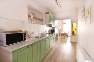 Soft modern inspiring flat in the center of Moda