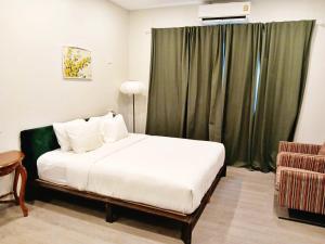 XX Hidden Dragon China Town MRT Dragon Temple