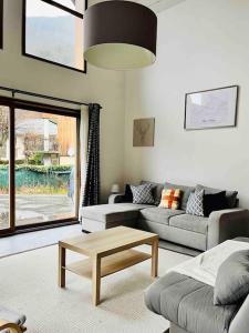 Maison Blanche, Impressive Chalet, Allemond, Bike, Ski, Hike