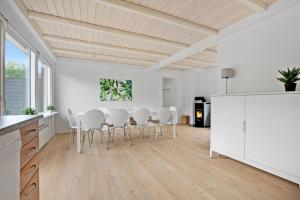 Beautiful Home In Ebeltoft With 5 Bedrooms And Wifi