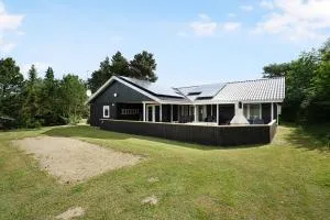 Stunning Home In Ebeltoft With Sauna, Swimming Pool And Wifi - Øksenmølle